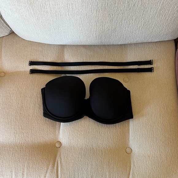 Wacoal Other - Wacoal Black Strapless Bra with Detachable Straps EUC